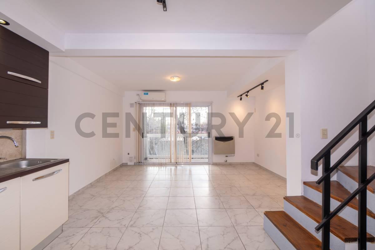 Foto de Departamento en alquiler – Dúplex de 2 dormitorios con balcón y terraza, imagen 3