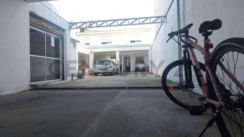 Foto de Casa 4 dormitorios con Local independiente en Villa Elvira, imagen 1