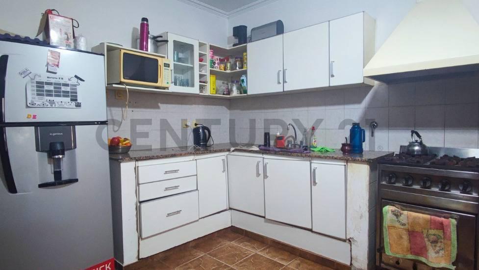 Foto de Casa 4 dormitorios con Local independiente en Villa Elvira, imagen 3