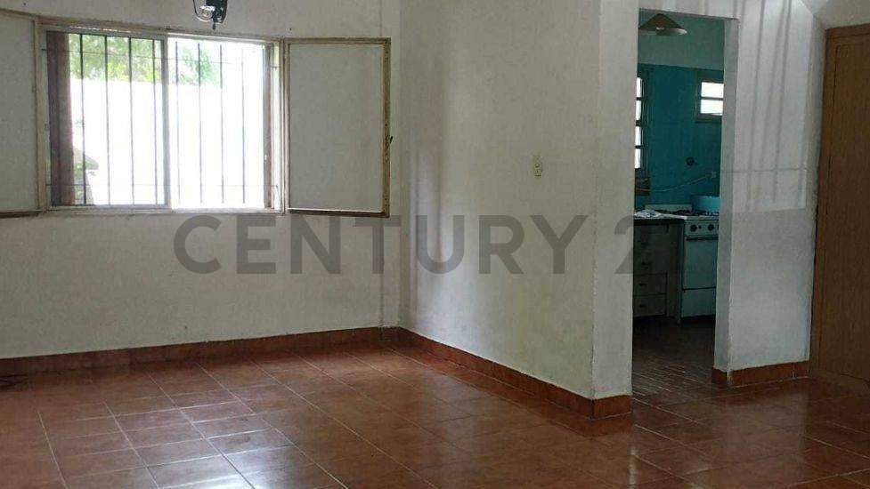 Foto de Casa en Venta 4 Dormitorios, Excelente Ubicación en Villa Elisa, imagen 2