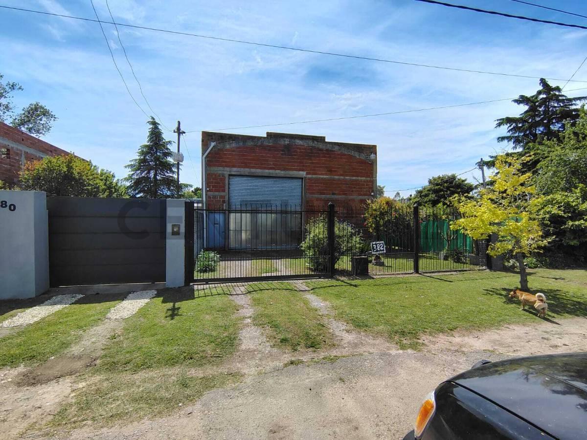 Foto de Galpón/depósito con vivienda sobre avenida., imagen 1