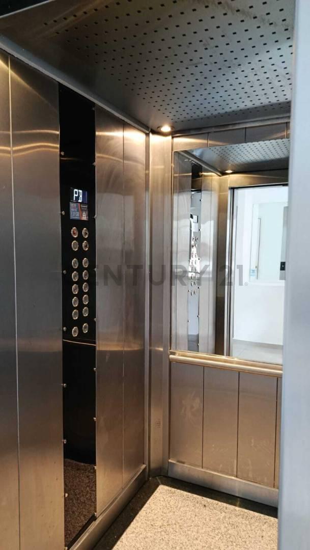 Foto de Semipiso A Estrenar + Cochera + TerrazaPrivada + Casco Urbano, La Plata, imagen 2