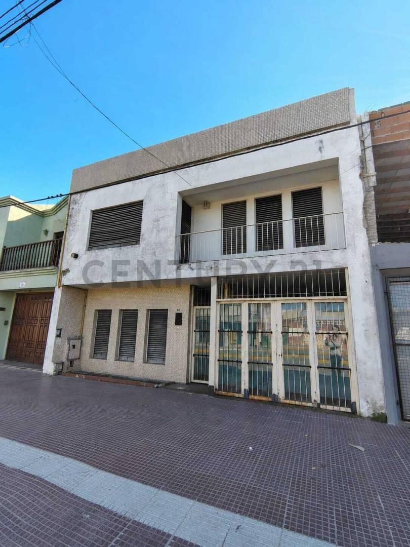 Foto de Venta de Casa a Remodelar sobre Av. Horacio Cestino e/ Independencia y, imagen 1