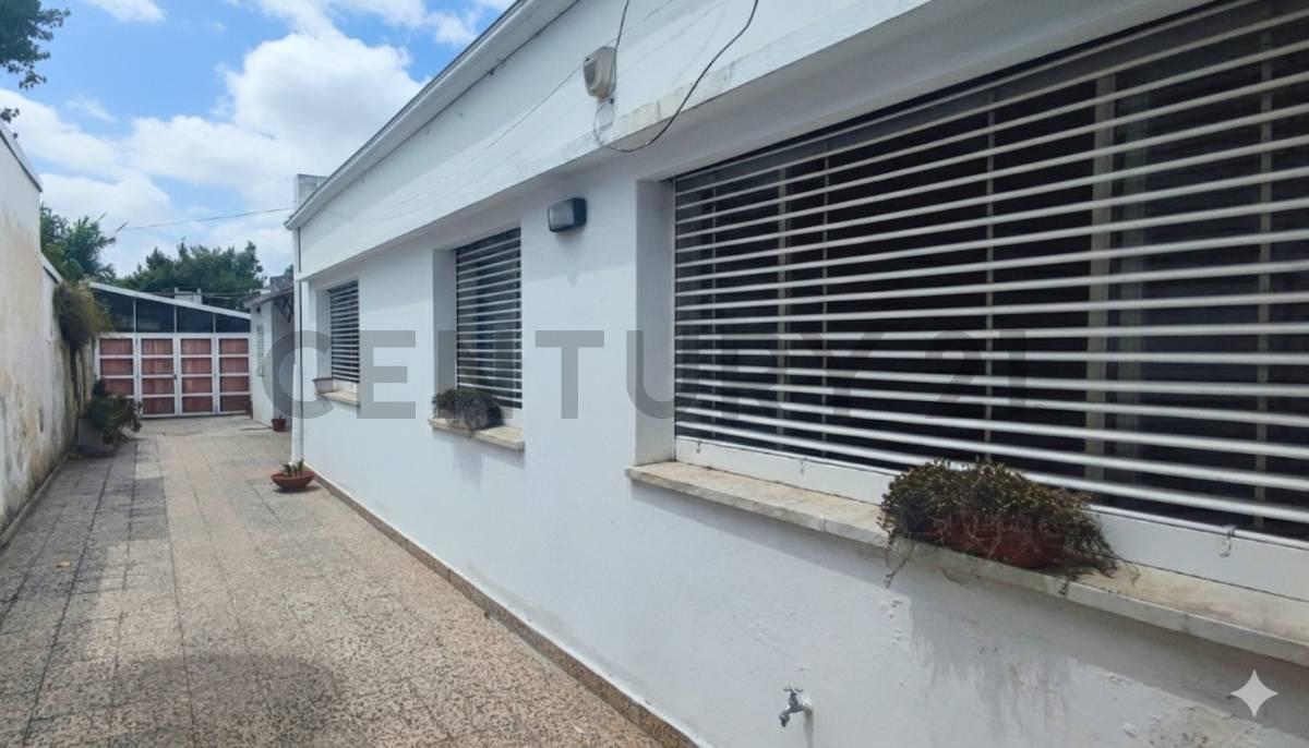 Foto de Casa 3 Dormitorios c/ Consultorio en Los Hornos., imagen 1