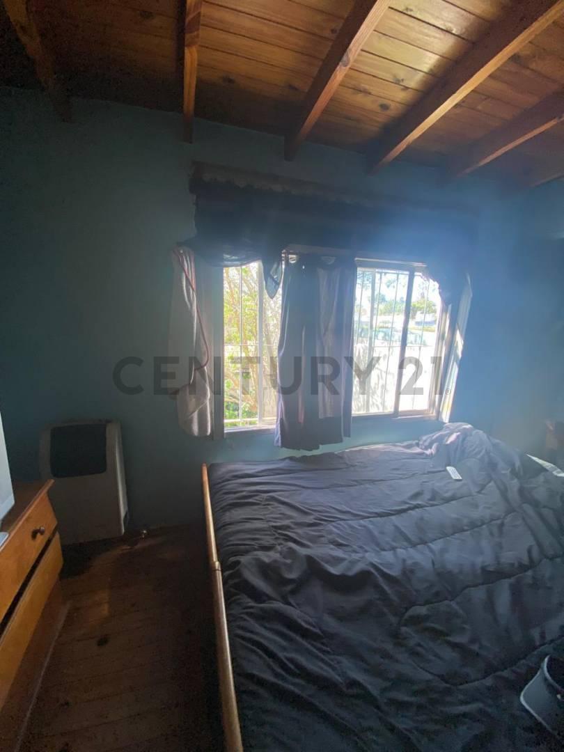 Foto de CASA EN VENTA 3 DORM, COCHERA, BAÑO, QUINCHO Y PILETA. Excelente, imagen 5
