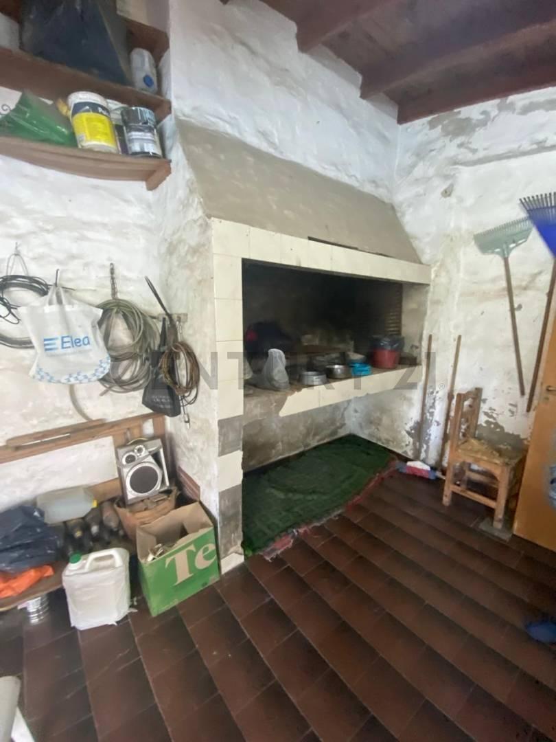 Foto de CASA EN VENTA 3 DORM, COCHERA, BAÑO, QUINCHO Y PILETA. Excelente, imagen 2