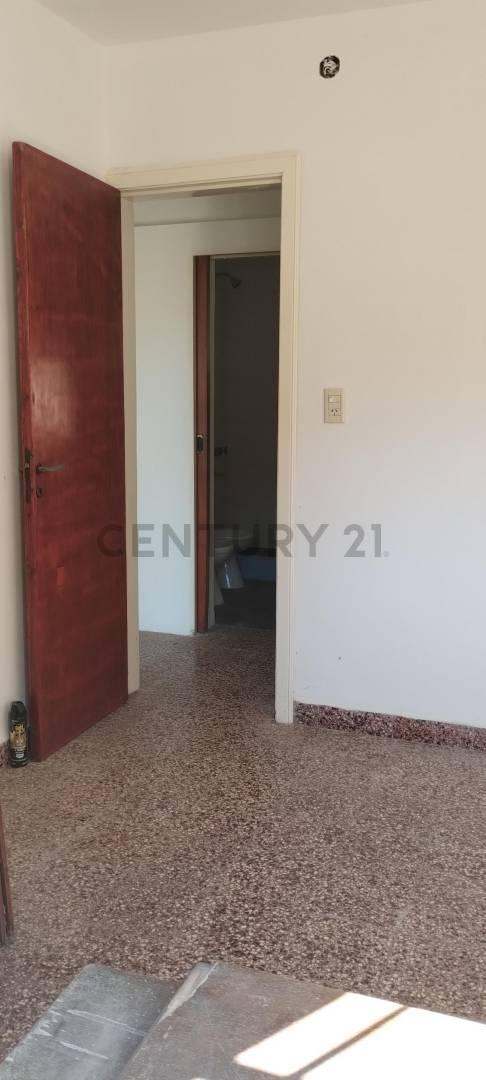 Foto de CASA EN VENTA EN LOS HORNOS - LA PLATA - CALLE 146 Nro. 1569 E/64 Y 65, imagen 2