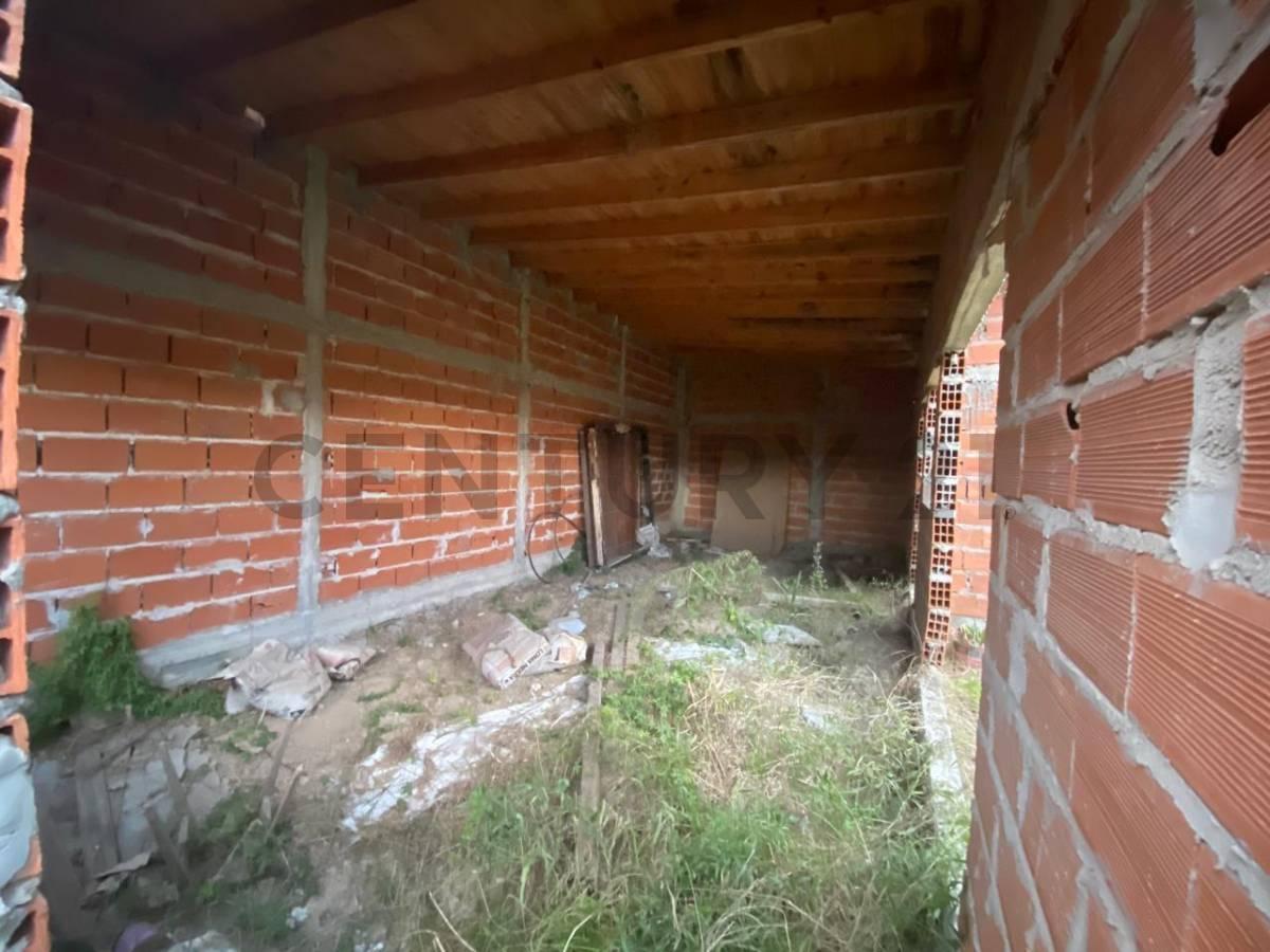 Foto de TERRENO EN VENTA CON PARED PERIMETRAL E INICIO DE CONSTRUCCION, imagen 3