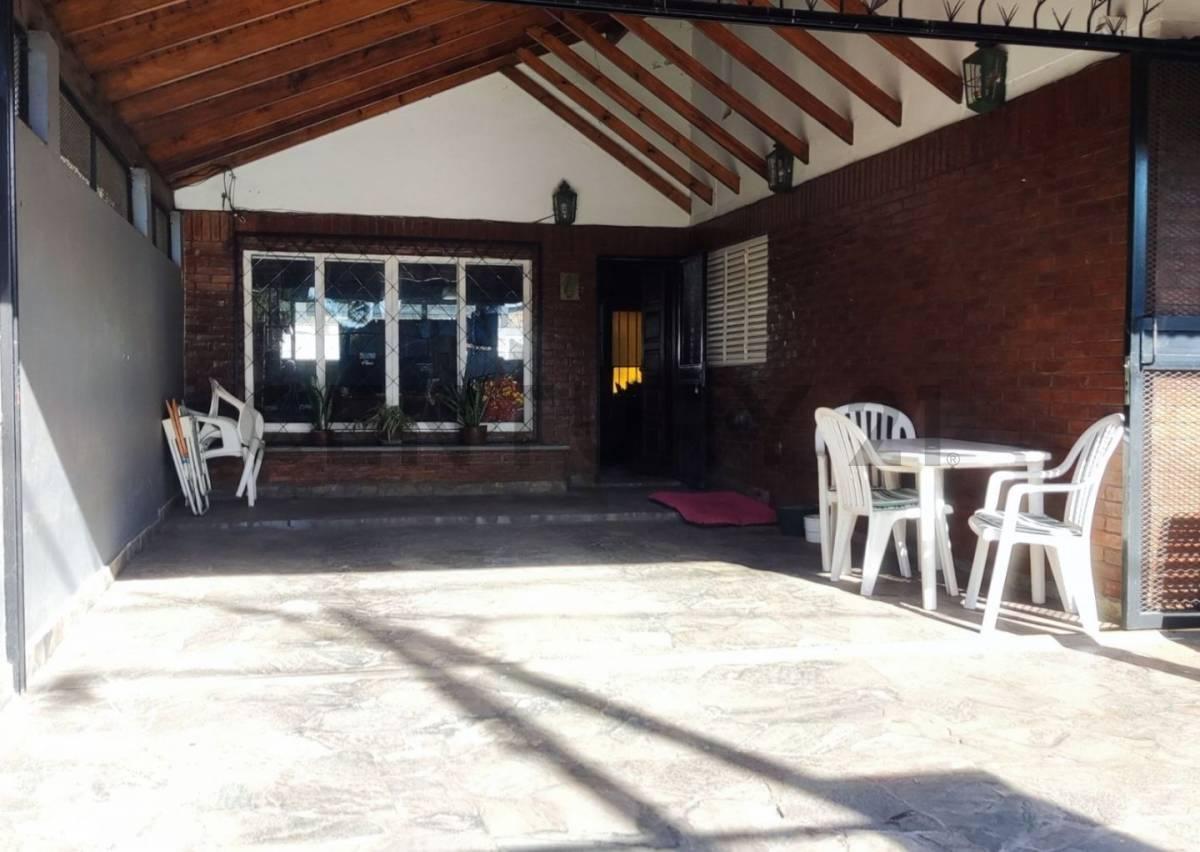 Foto de Casa en VENTA 3 Dormitorios en Manuel B Gonnet, La Plata., imagen 2
