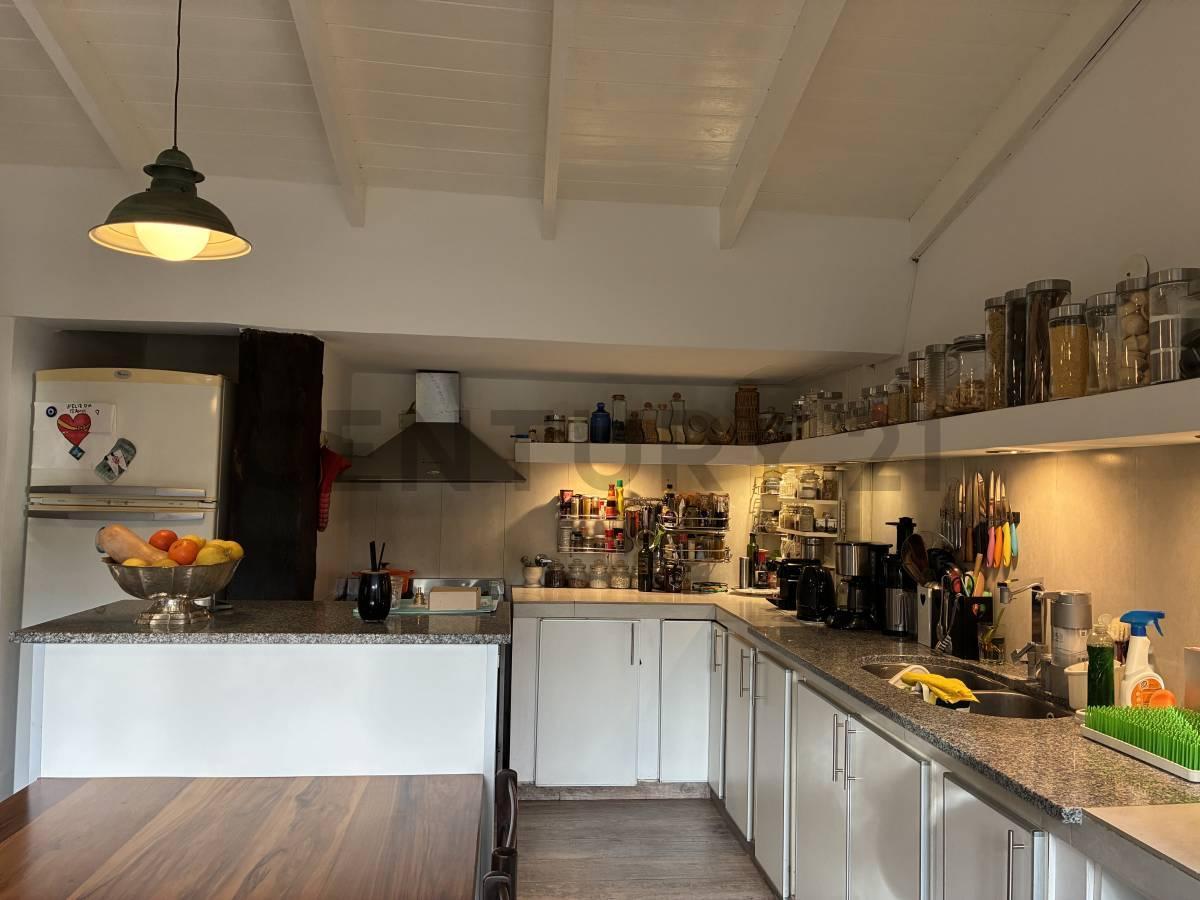 Foto de CASA EN VENTA EN CITY BELL 3 DOMITORIOS Y PILETA, imagen 4