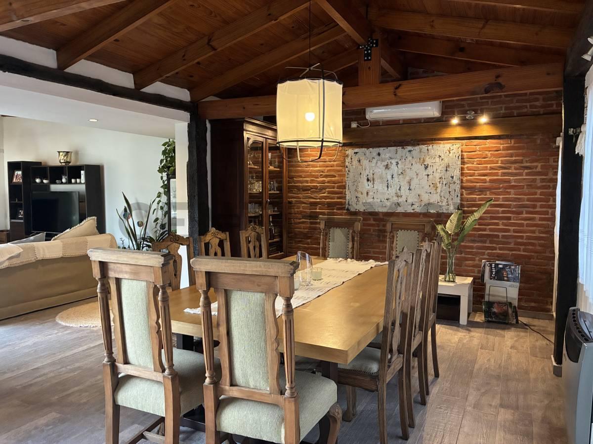 Foto de CASA EN VENTA EN CITY BELL 3 DOMITORIOS Y PILETA, imagen 3