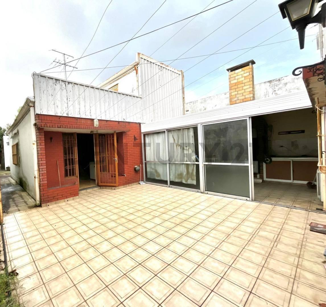 Foto de Casa con local, quincho y cochera en venta – Ensenada, imagen 1