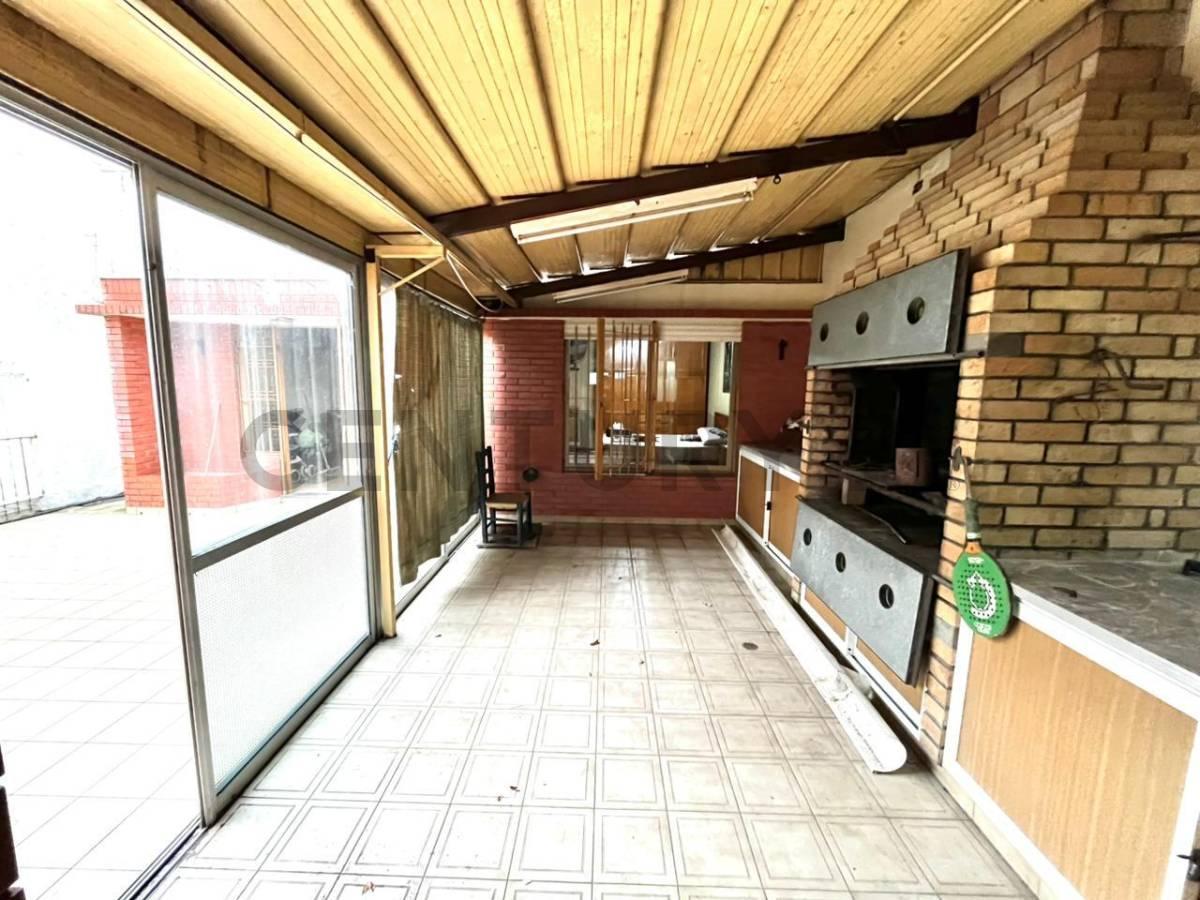 Foto de Casa con local, quincho y cochera en venta – Ensenada, imagen 2