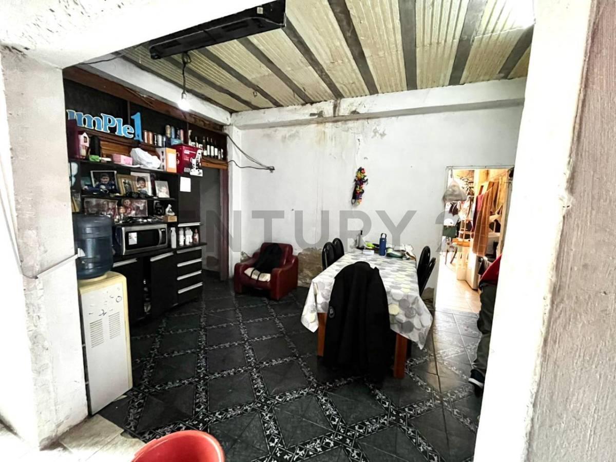 Foto de Casa en venta sobre esquina – Gran potencial de reciclaje – La Plata, imagen 3