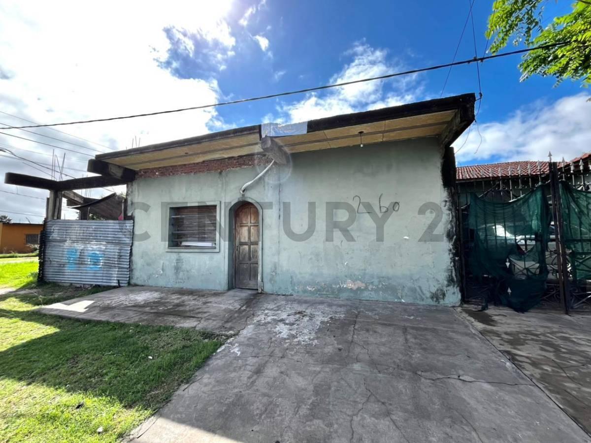 Foto de Casa en venta sobre esquina – Gran potencial de reciclaje – La Plata, imagen 1