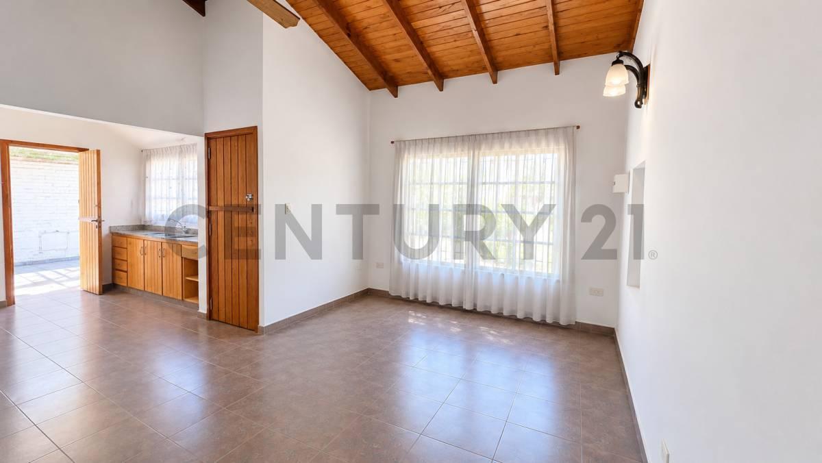 Foto de Casa 2 Dormitorios, Jardín y Quincho en Tolosa, imagen 2
