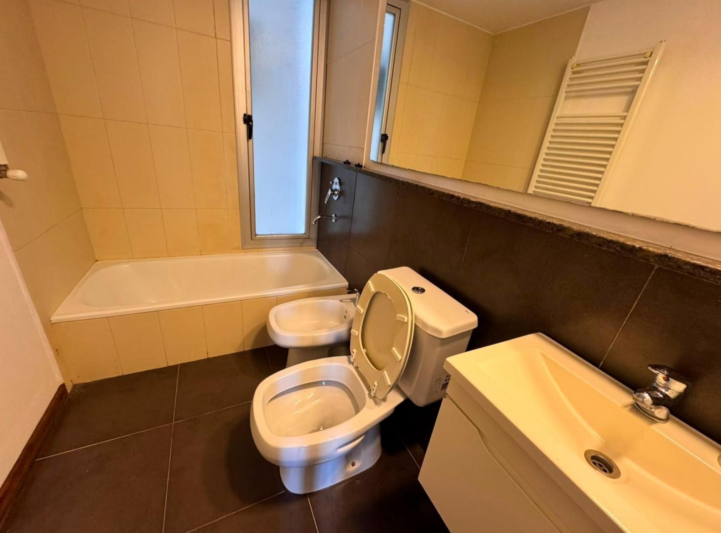 Foto de Departamento Piso en Alquiler ,2 dormitorio , con cochera, en calle 3 /, imagen 2