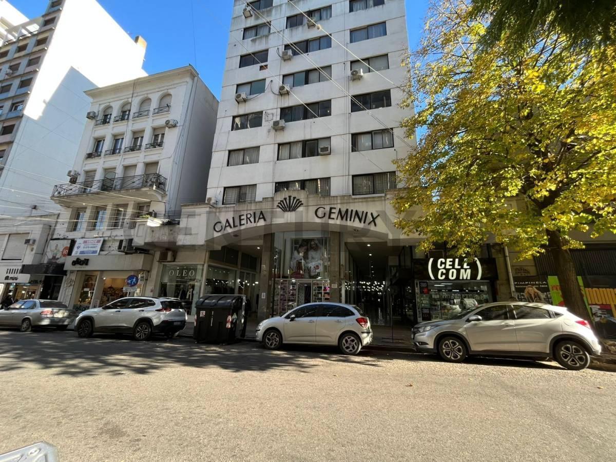 Foto de OFICINA EN VENTA GALERIA GEMINIX LA PLATA, BUENOS AIRES. POSIBLE, imagen 2