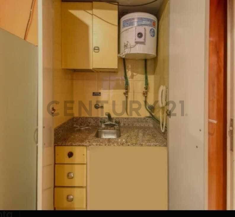 Foto de OFICINA ACEPTA PERMUTA POR DEPARTAMENTO CON BUENA UBICACION EN EL CASCO, imagen 2