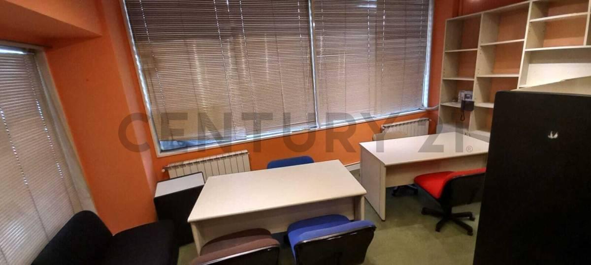 Foto de OFICINA ACEPTA PERMUTA POR DEPARTAMENTO CON BUENA UBICACION EN EL CASCO, imagen 3