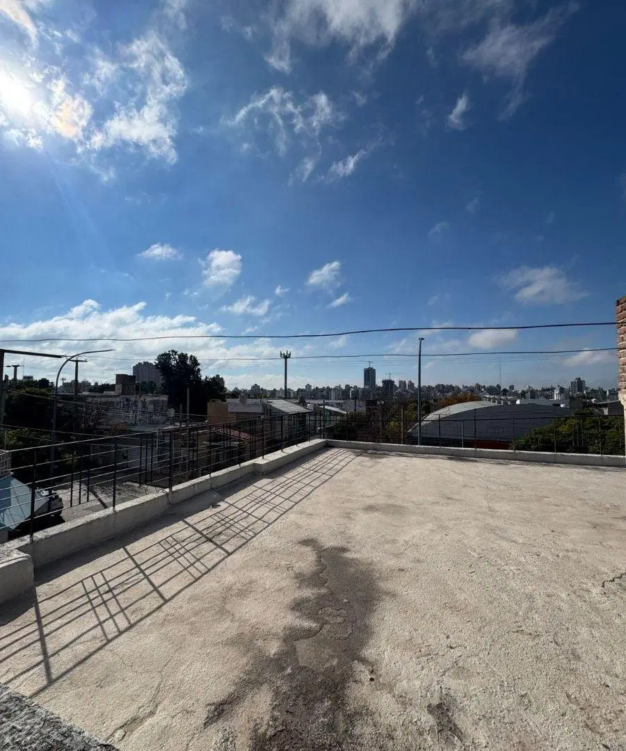 ALQUILO CASA EN PLANTA ALTA, B OBSERVATORIO, COCHERA, 3 DORMI, UN BAÑO! CASA GRANDE Y COMODA! 3
