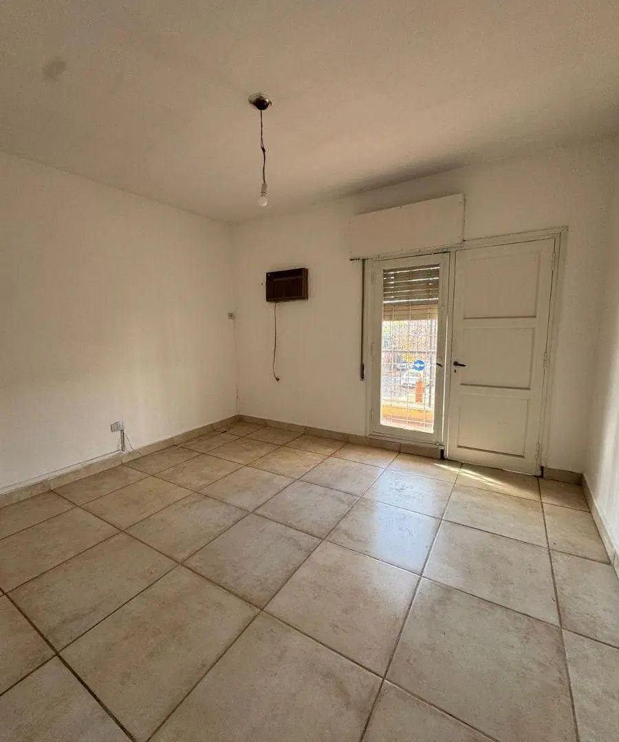 ALQUILO CASA EN PLANTA ALTA, B OBSERVATORIO, COCHERA, 3 DORMI, UN BAÑO! CASA GRANDE Y COMODA! 4
