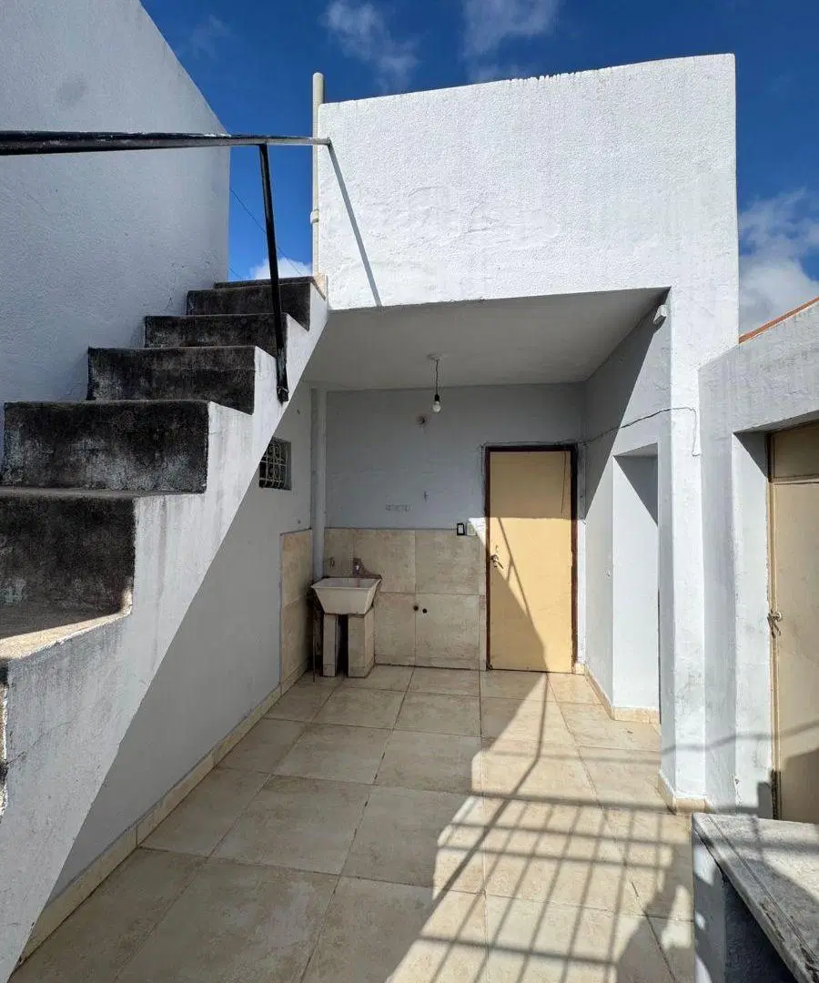 ALQUILO CASA EN PLANTA ALTA, B OBSERVATORIO, COCHERA, 3 DORMI, UN BAÑO! CASA GRANDE Y COMODA! 5