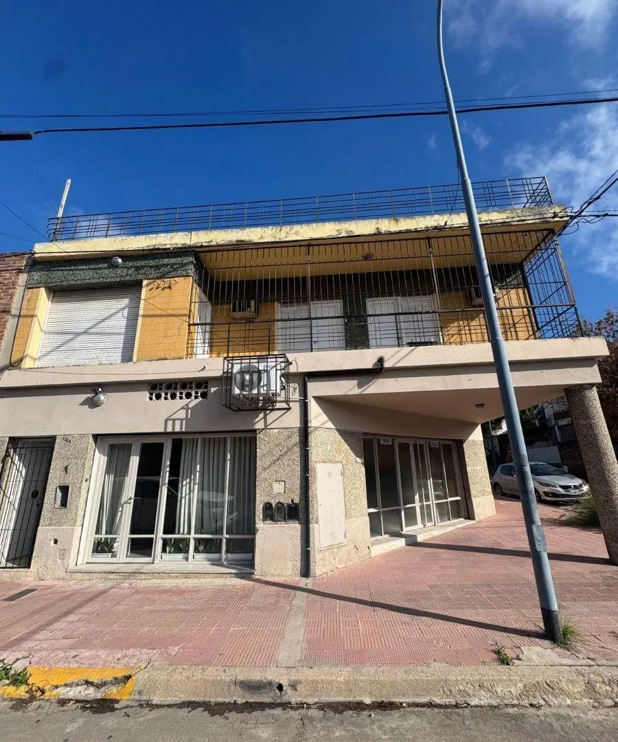 ALQUILO CASA EN PLANTA ALTA, B OBSERVATORIO, COCHERA, 3 DORMI, UN BAÑO! CASA GRANDE Y COMODA! 2