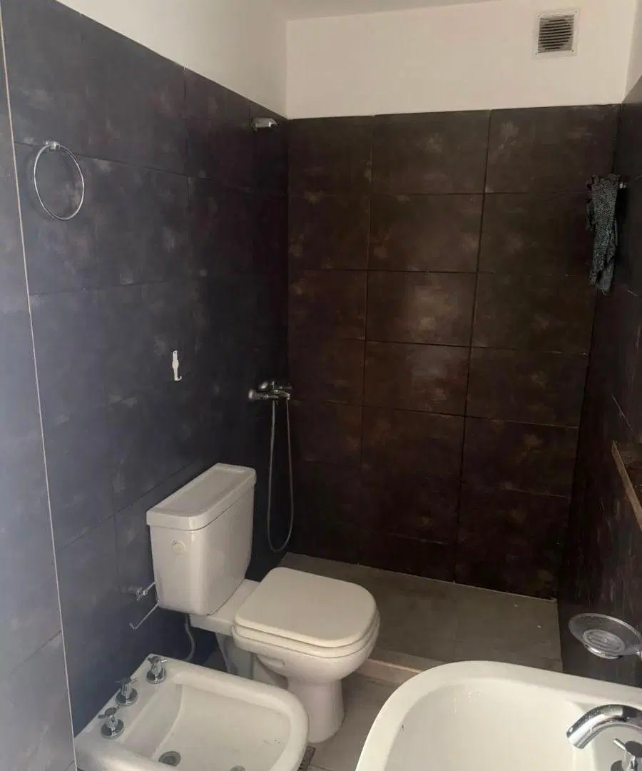 MERGER INMOBILIARIALQUILA DPTO DE UN DORMI, SIN BALCON A 50MT DE CALLE BV.ILLIA NUEVA CBA! 4