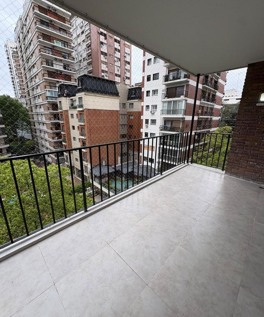 Foto de EN VENTA 4 AMBIENTES CON DOS DORMITORIOS DE SERVICIO - COCHERA Y BAULERA, imagen 5
