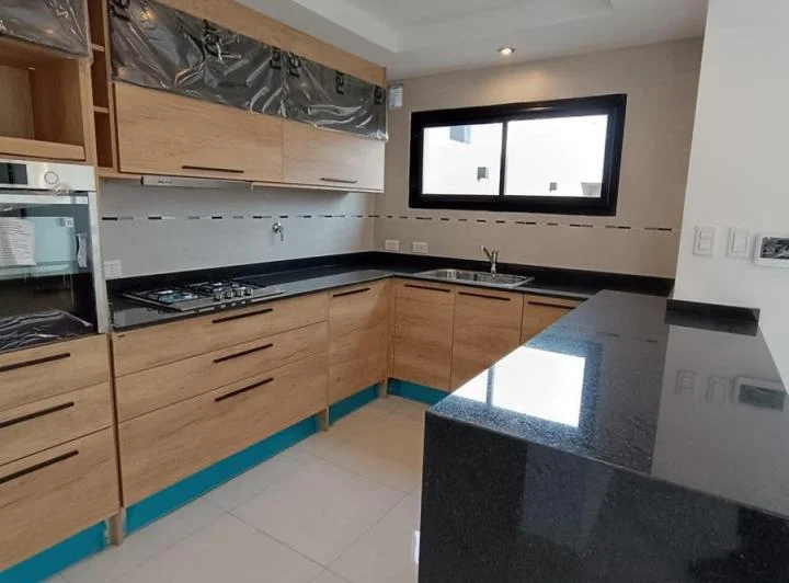 Casa a estrenar 3 dor. + 1 estudio Altos del Limay 4