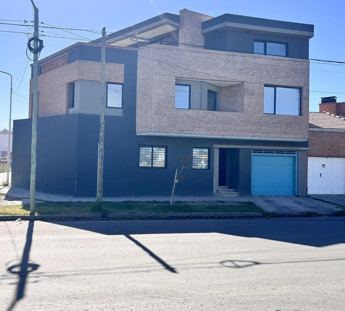VENTA - Casa de Autor 3 Plantas   Cochera - Villa Farrel, Neuquén 5