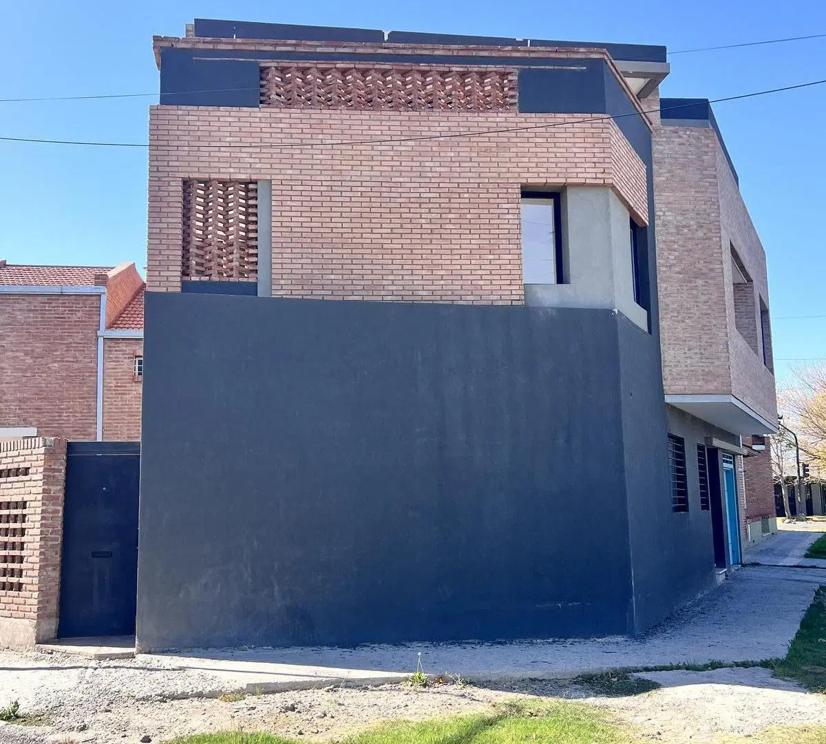 VENTA - Casa de Autor 3 Plantas   Cochera - Villa Farrel, Neuquén 4