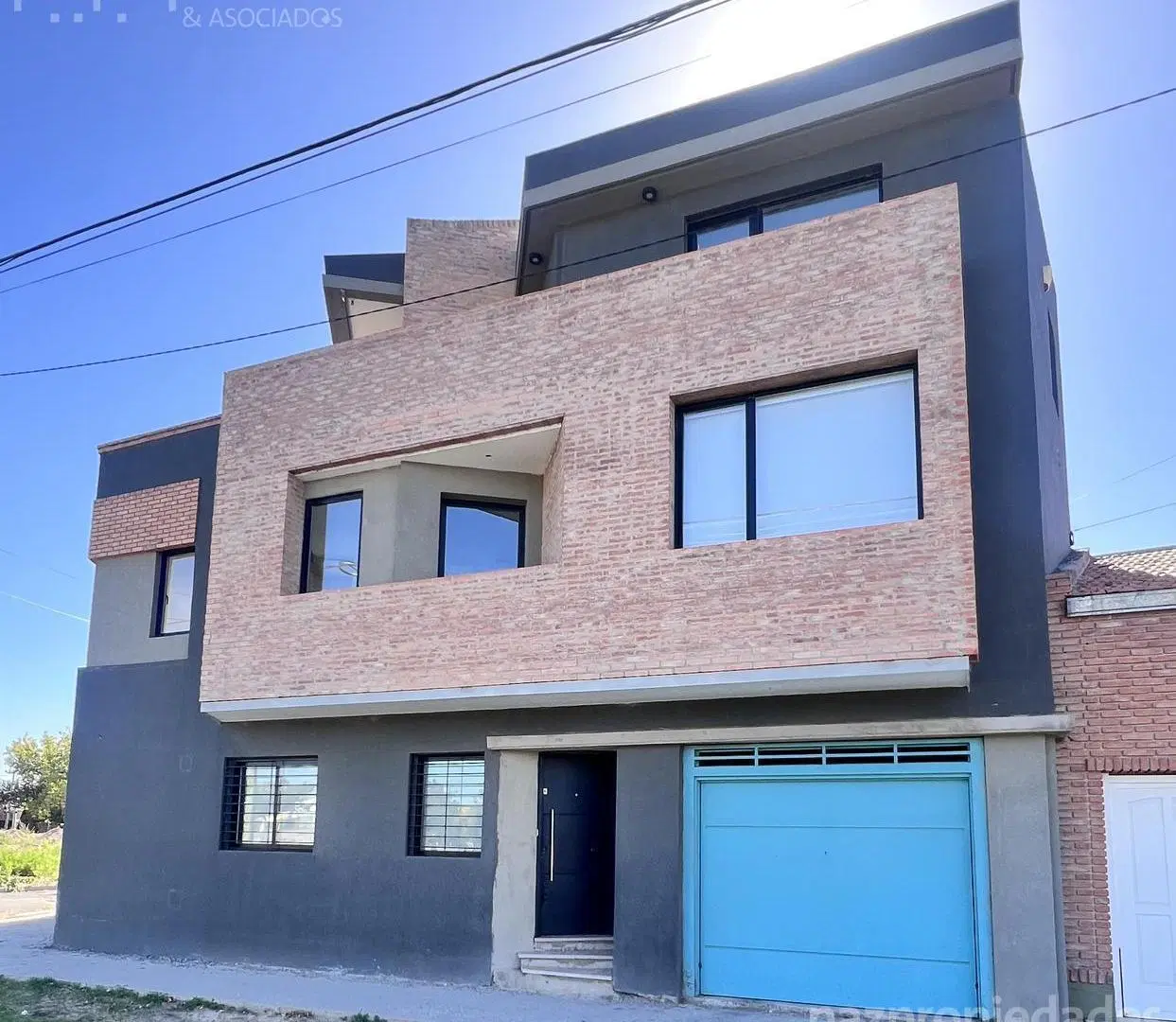 VENTA - Casa de Autor 3 Plantas   Cochera - Villa Farrel, Neuquén 2