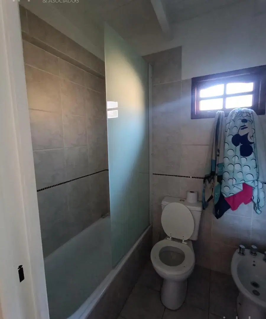 Casa 3 dormitorios en alquiler ideal para uso comercial. 2