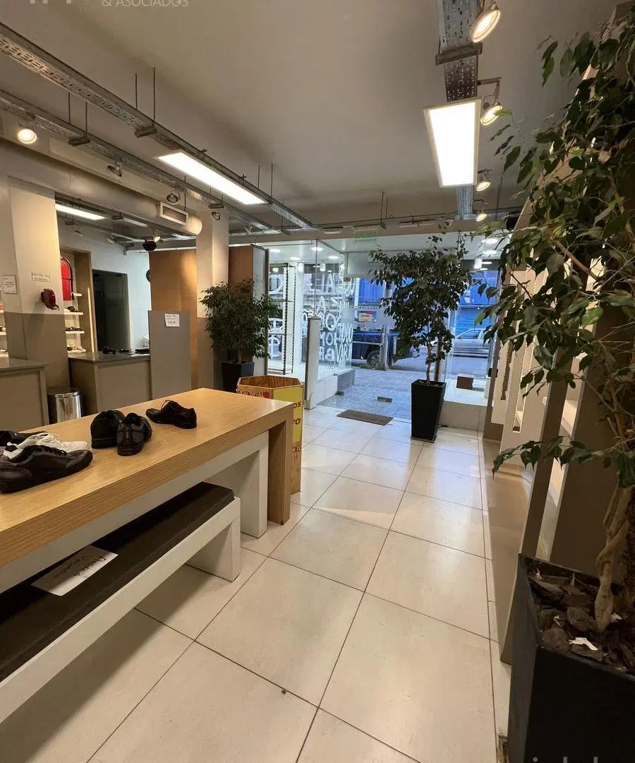 Alquiler  Local Comercial con oficinas  Z/Centro bajo 2