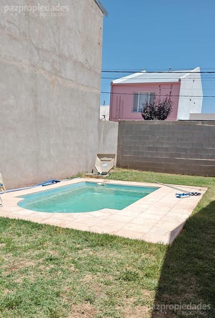 Foto de Venta casa dos dormitorios con pileta Plottier, imagen 1