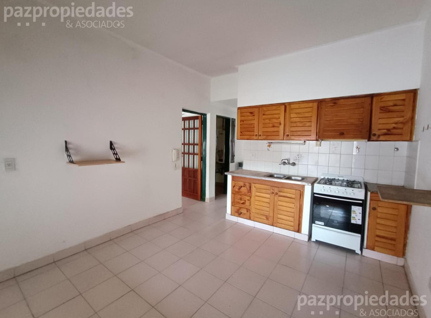 Foto de Casa 2 dormitorios con entrada semicubierta para auto., imagen 5