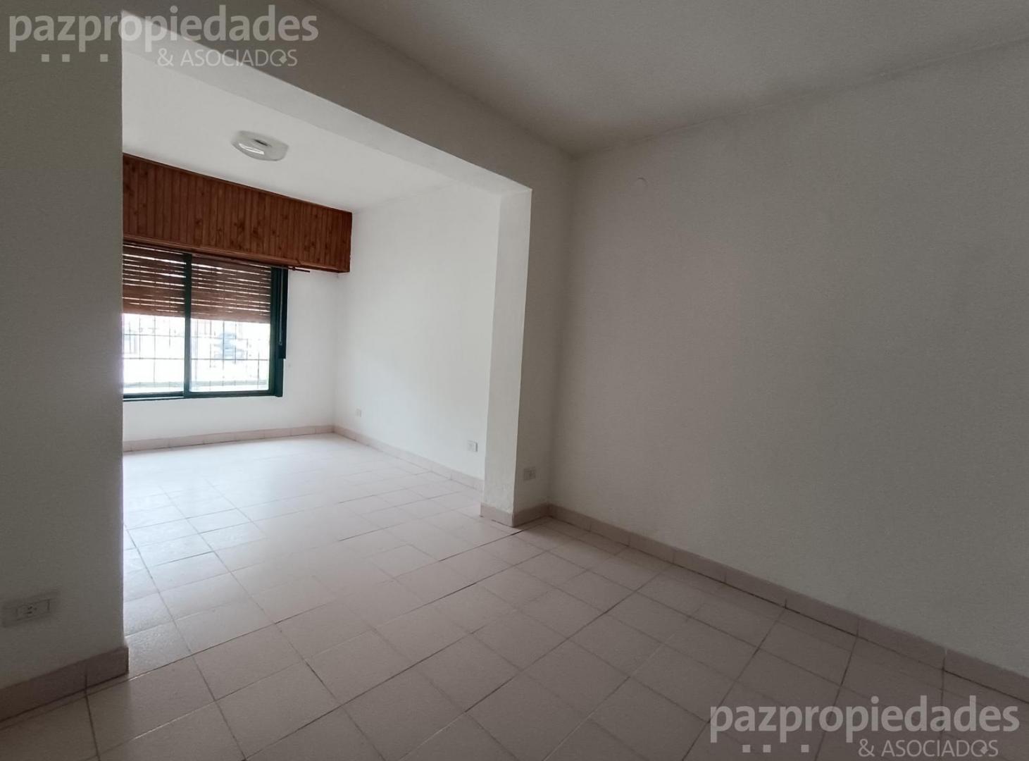 Foto de Casa 2 dormitorios con entrada semicubierta para auto., imagen 2