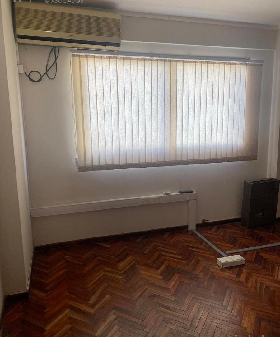 Foto de VENTA OFICINA RIVADAVIA 86 - 2 PRIV + BAÑO NQN, imagen 2