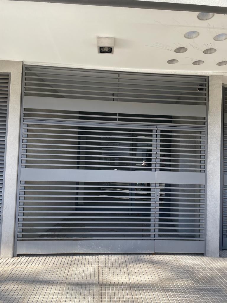 VENTA O ALQUILER de local a estrenar sobre Av. Asamblea 354