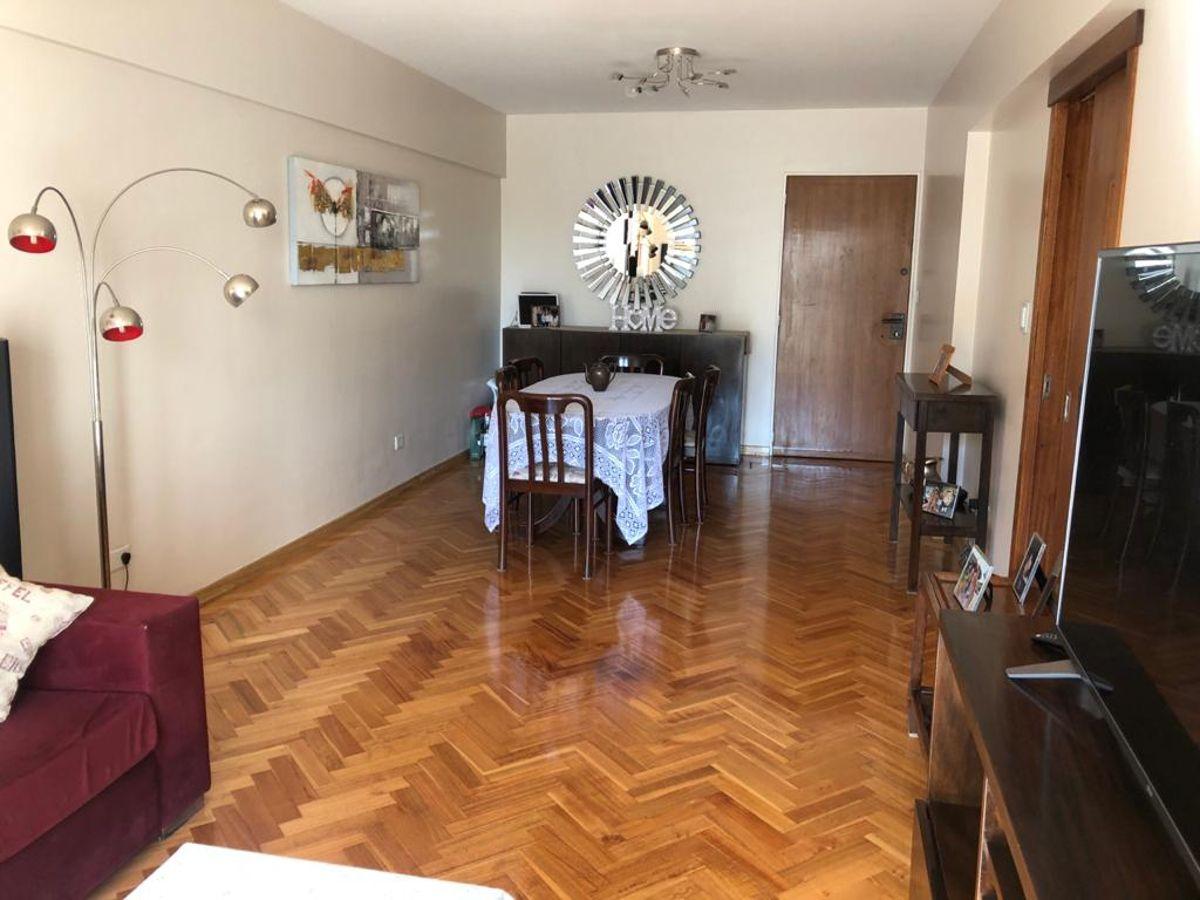 Foto de VENTA 4 AMB. RECICLADO A NUEVO CON COCHERA Y BAULERA. APTO CREDITO, imagen 5