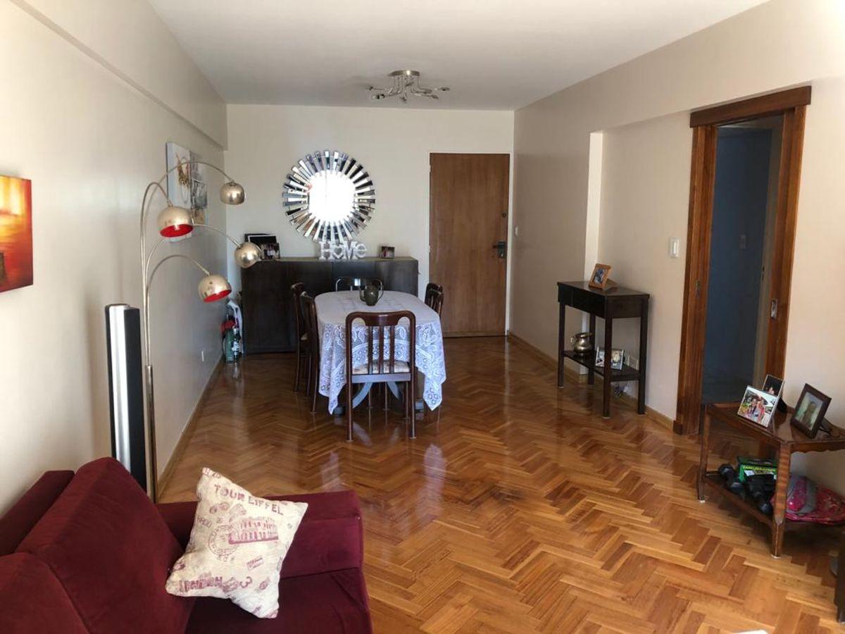 VENTA 4 AMB. RECICLADO A NUEVO CON COCHERA Y BAULERA. APTO CREDITO