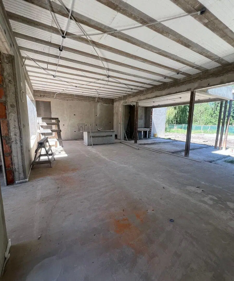 VENTA DE CASA A ESTRENAR 4 AMBIENTES C/PILETA 2