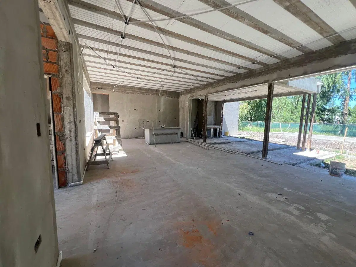 VENTA DE CASA A ESTRENAR 4 AMBIENTES C/PILETA 4