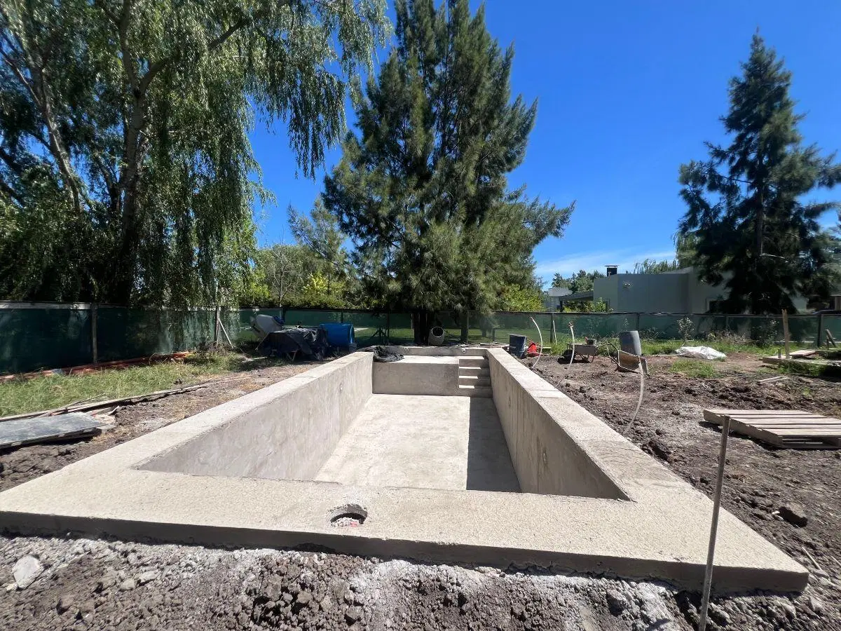VENTA DE CASA A ESTRENAR 4 AMBIENTES C/PILETA 5