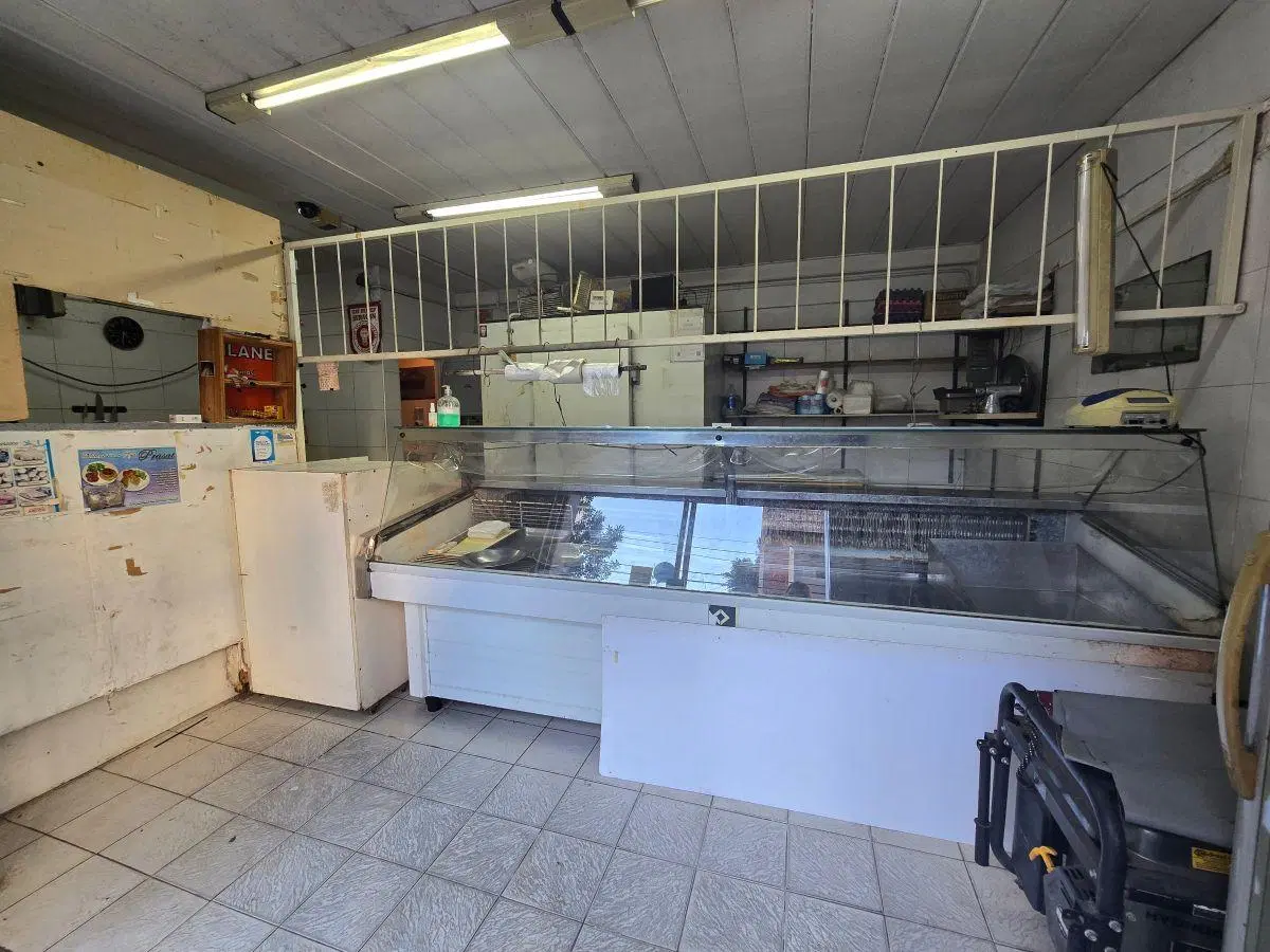 ALQUILER de LOCAL COMERCIAL + FONDO DE COMERCIO (Mobiliario completo/Listo para entrar) 1