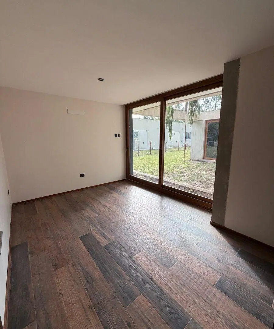 CASA EN ALQUILER A ESTRENAR 4 AMBIENTES 1