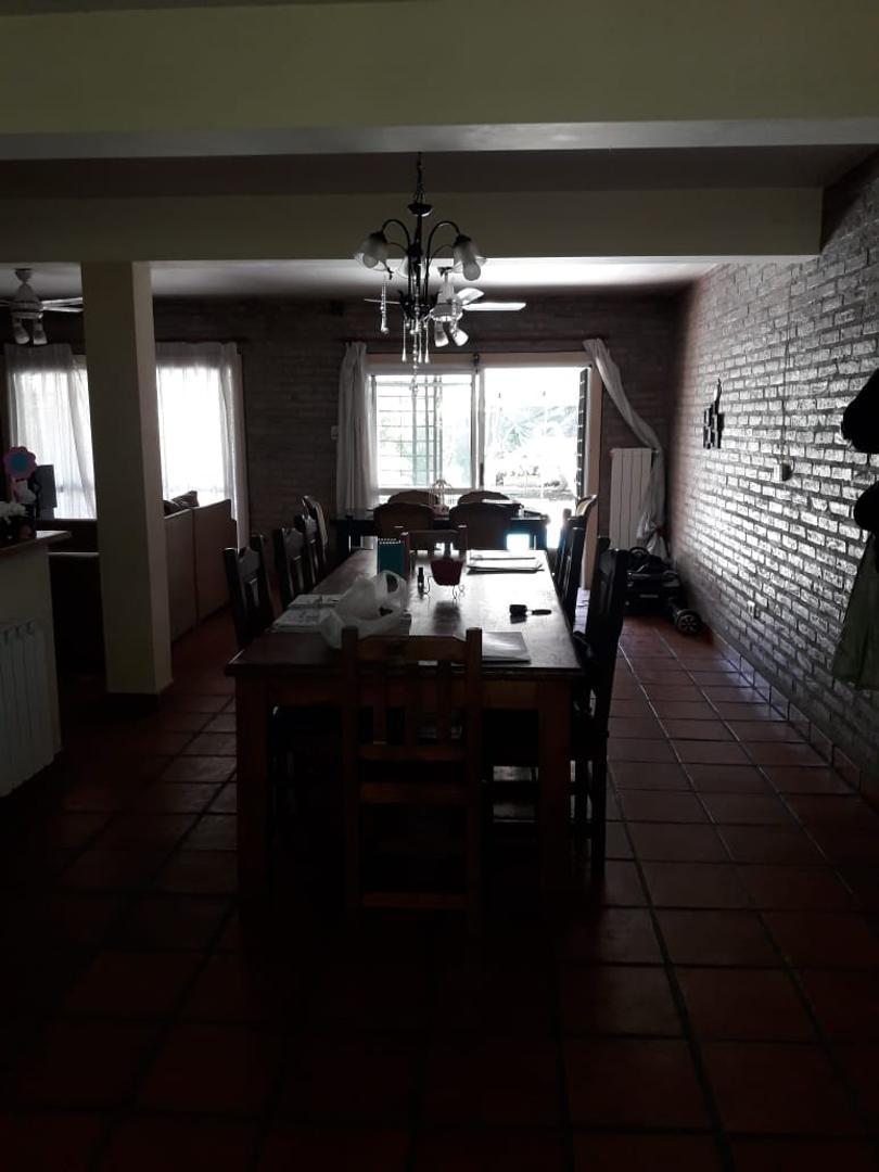 Casa tres dormitorios en venta - Fisherton