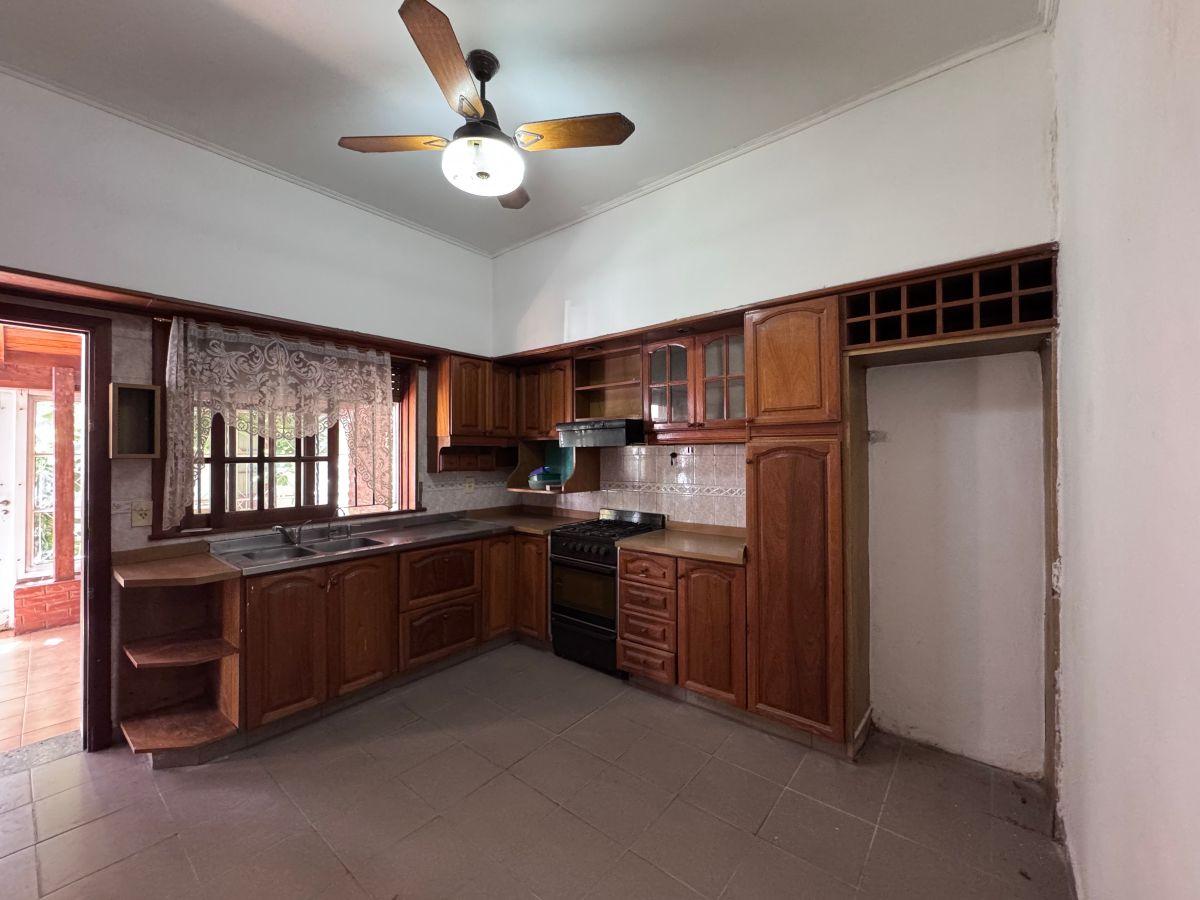 Foto de CASA 3 AMBIENTES CON COCHERA, QUINCHO, PARRILLA, FONDO Y TERRAZA, imagen 4